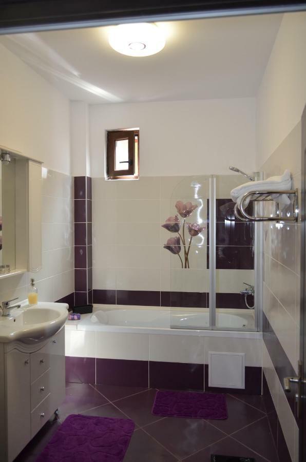 Casa Pricas Villa Moieciu de Jos Ngoại thất bức ảnh